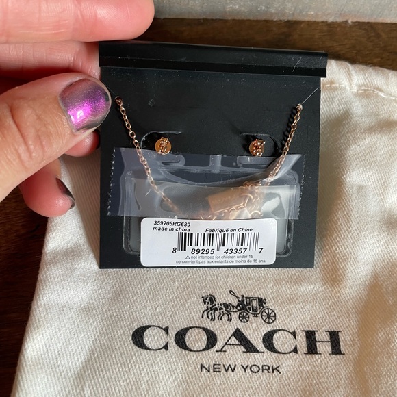 COACH OPEN CIRCLE NECKLACE + TEA ROSE STUD SET - Picture 4 of 4